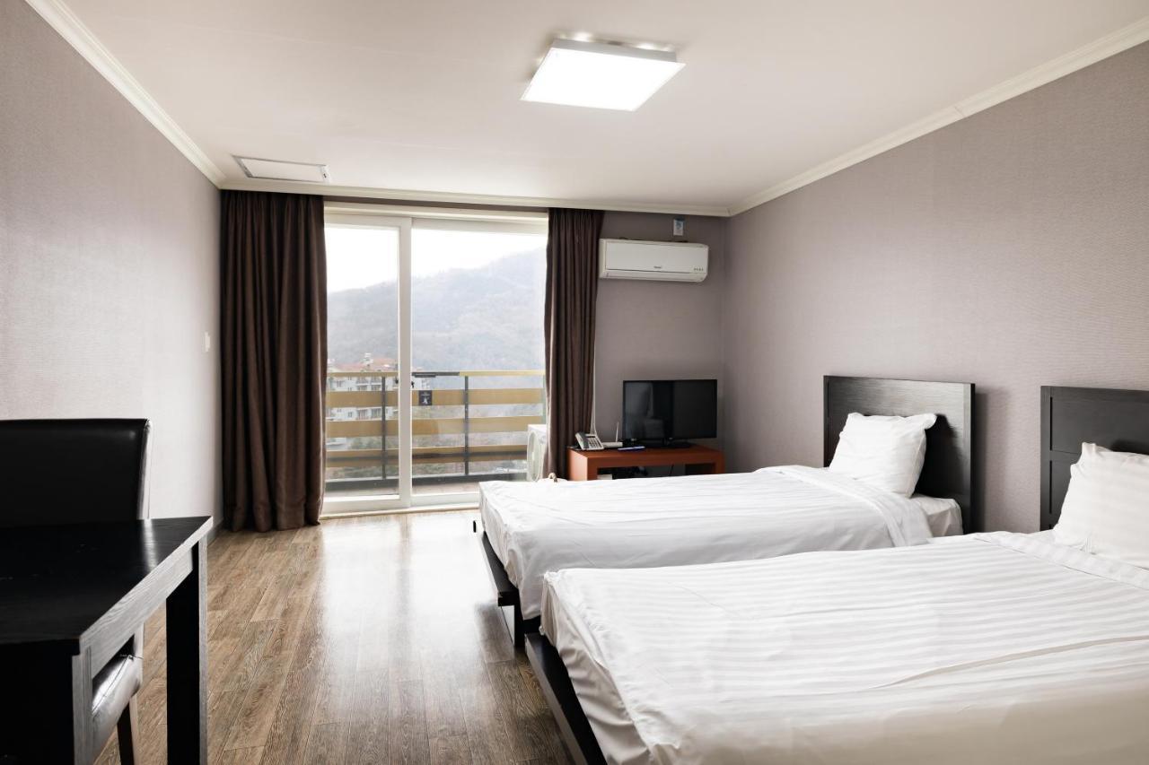 Bears Town Hotel Pocheon Buitenkant foto